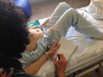 Juan Ibáñez visita el hospital Clínico de Valencia