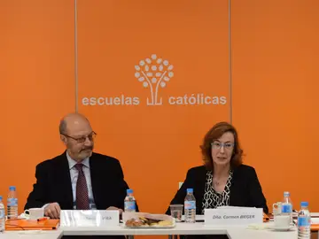 La directora de la Fundación Atresmedia presenta ‘El libro de estilo de la comunicación’ La directora de la Fundación Atresmedia presenta ‘El libro de estilo de la comunicación’