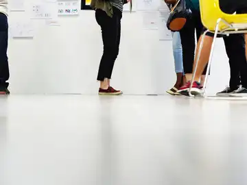 Estudiantes de FP presentan sus propuestas de negocio en una feria Estudiantes de FP presentan sus propuestas de negocio en una feria