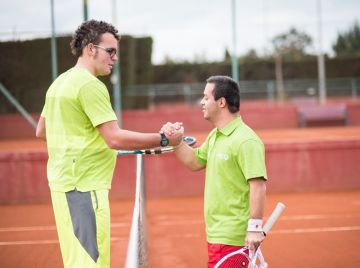 Jóvenes tenistas con y sin discapacidad intelectual participan en el torneo Más que Tenis
