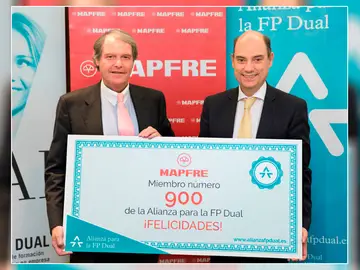 MAPFRE apuesta por la Formación Profesional Dual MAPFRE apuesta por la Formación Profesional Dual