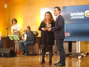 Gracia de Miguel recoge el premio 'Entidad comprometida'