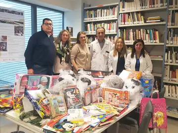 El Hospital La Fe recibe una donación de juguetes de la Asociación 'Hasta la médula con Salva' El Hospital La Fe recibe una donación de juguetes de la Asociación 'Hasta la médula con Salva'