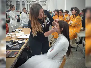 Alumnos de FP realizan el maquillaje y peluquería de la Cabalgata de Barcelona Alumnos de FP realizan el maquillaje y peluquería de la Cabalgata de Barcelona