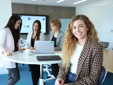 Indra potencia el talento femenino en estudiante de Formación Profesional Indra potencia el talento femenino en estudiante de Formación Profesional