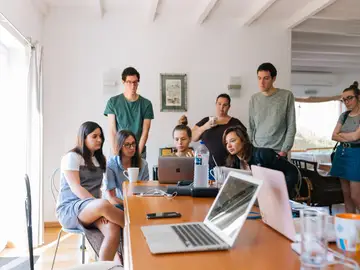 Las mujeres se decantan por los estudios de Grado Superior mientras que los hombres optan por la FP Básica Las mujeres se decantan por los estudios de Grado Superior mientras que los hombres optan por la FP Básica