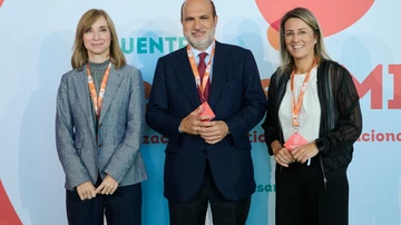 Susana Gato, Javier Bardají y Patricia Pérez en el Photocall de Mentes AMI 2022