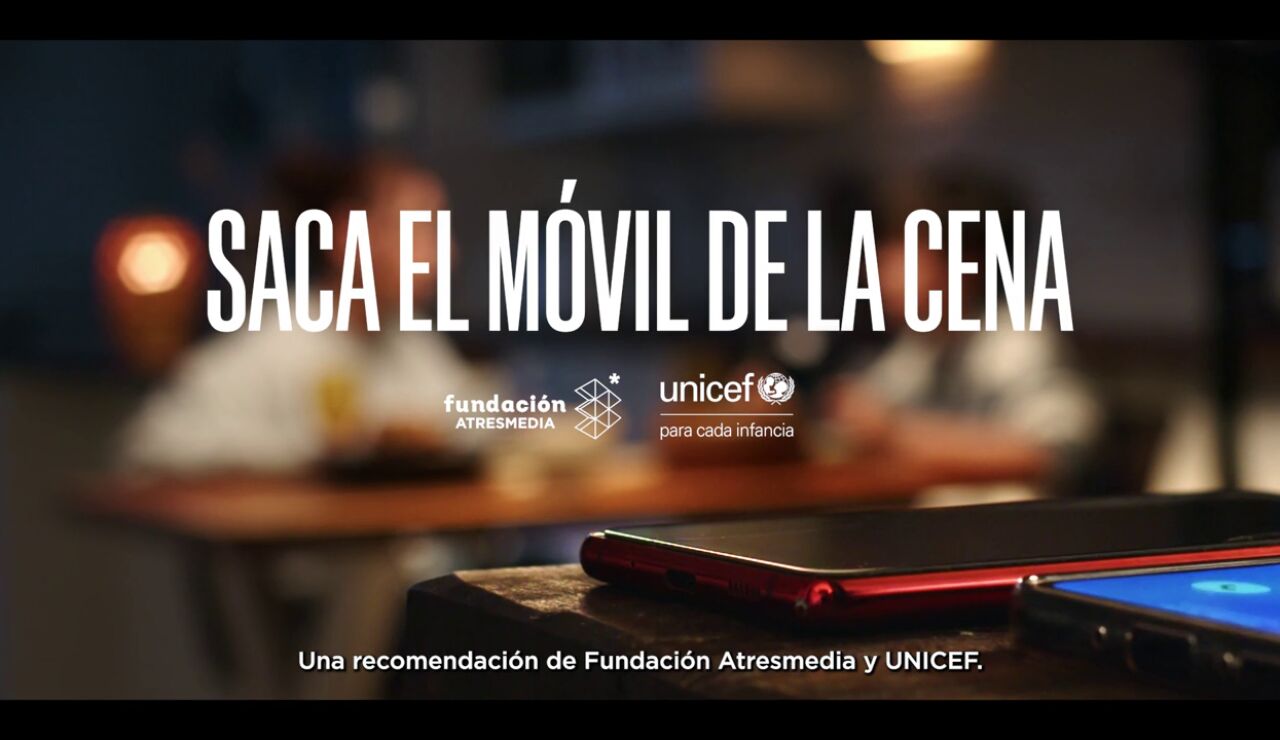 La Fundación Atresmedia y UNICEF España lanzan ‘Saca el móvil de la cena’, una campaña para promover espacios familiares sin dispositivos digitales 