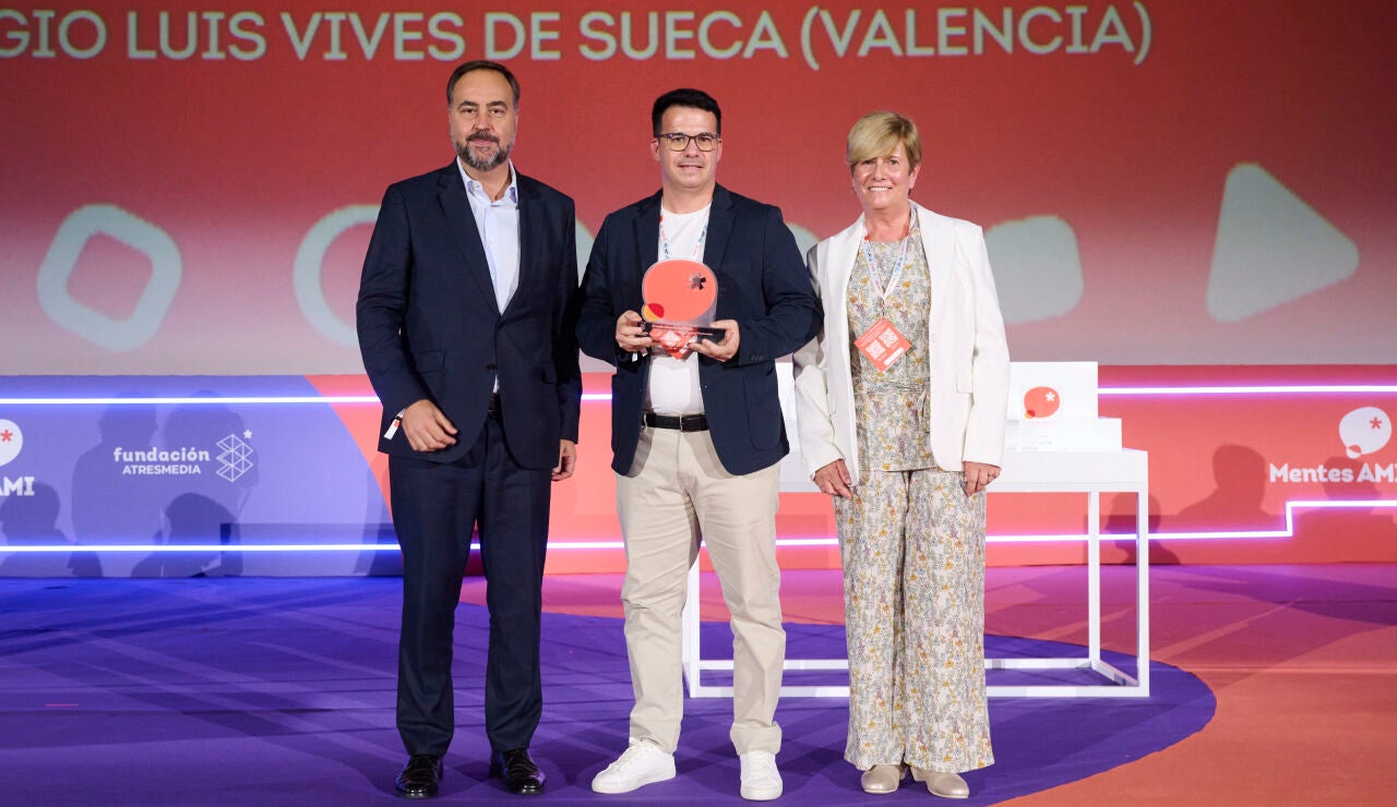 Octavio Dapena y ganadores de Mentes AMI 2025