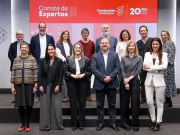 La prohibición de redes sociales a menores, los retos digitales y el impacto de la Inteligencia Artificial, a debate en el comité de expertos de la Fundación Atresmedia La prohibición de redes sociales a menores, los retos digitales y el impacto de la Inteligencia Artificial, a debate en el comité de expertos de la Fundación Atresmedia