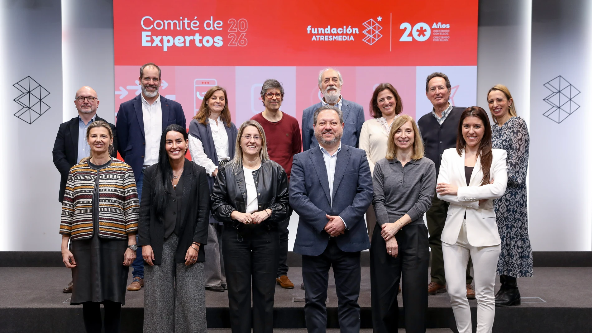 El Comité de Expertos de la Fundación Atresmedia junto a Patricia Pérez, Susana Gato y Álvaro Alonso,