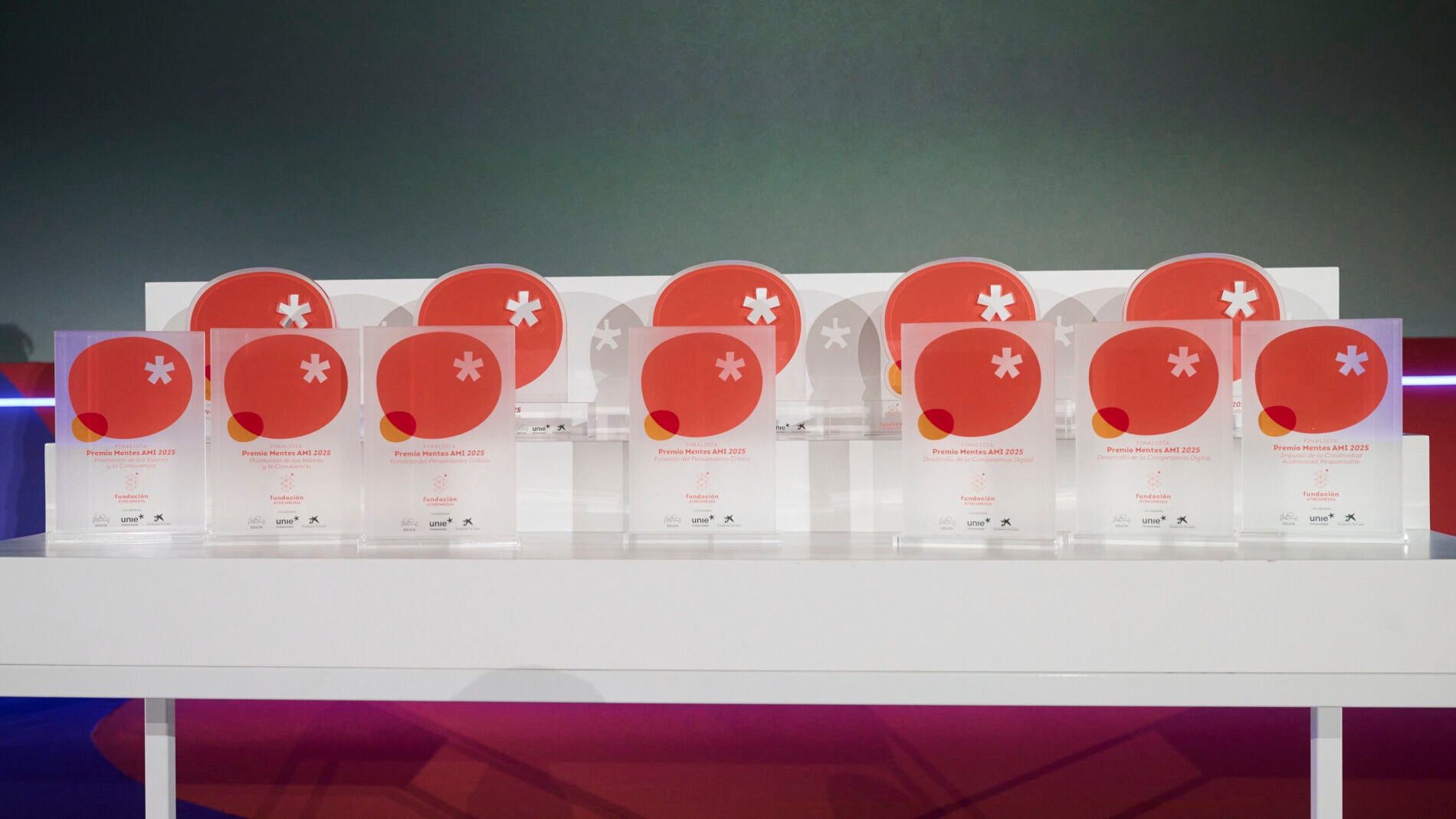 Trofeos de los Premios Mentes AMI