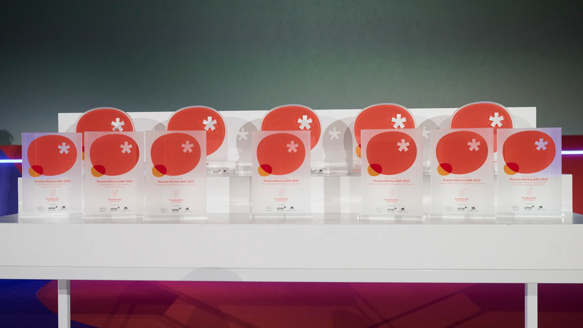 Trofeos de los Premios Mentes AMI