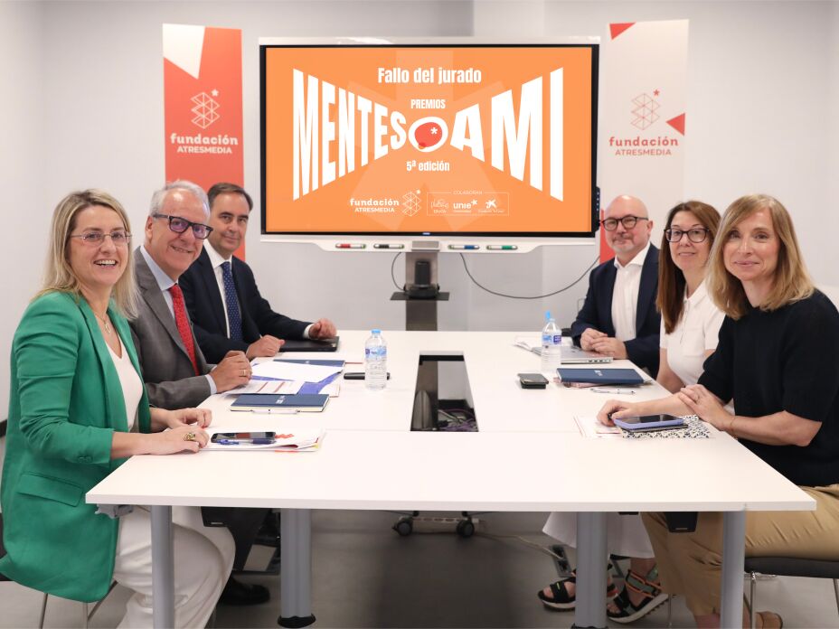 La Fundación Atresmedia selecciona a los finalistas de los Premios Mentes AMI en su 5ª edición entre cerca de 300 proyectos de profesores y centros educativos La Fundación Atresmedia selecciona a los finalistas de los Premios Mentes AMI en su 5ª edición entre cerca de 300 proyectos de profesores y centros educativos