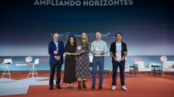 Finalistas y ganador Pensamiento Cr&iacute;tico Premios Mentes AMI 2026