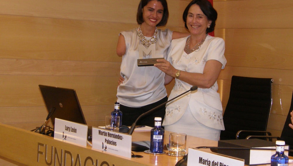 Lary recibe el Premio Mujer Líder 2014