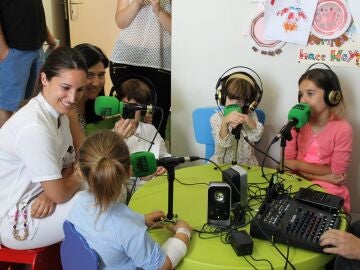 Un taller de radio para los niños ingresados en el Hospital del Vinalopó