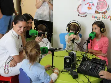 Un taller de radio para los niños ingresados en el Hospital del Vinalopó Un taller de radio para los niños ingresados en el Hospital del Vinalopó
