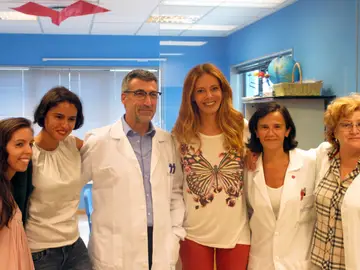 Paula Vázquez regala besos a los niños del Hospital Clínico Universitario de Santiago Paula Vázquez regala besos a los niños del Hospital Clínico Universitario de Santiago