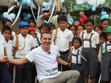 Roberto Brasero, embajador solidario de la campaña 'Un maestro, una vida' Roberto Brasero, embajador solidario de la campaña 'Un maestro, una vida'