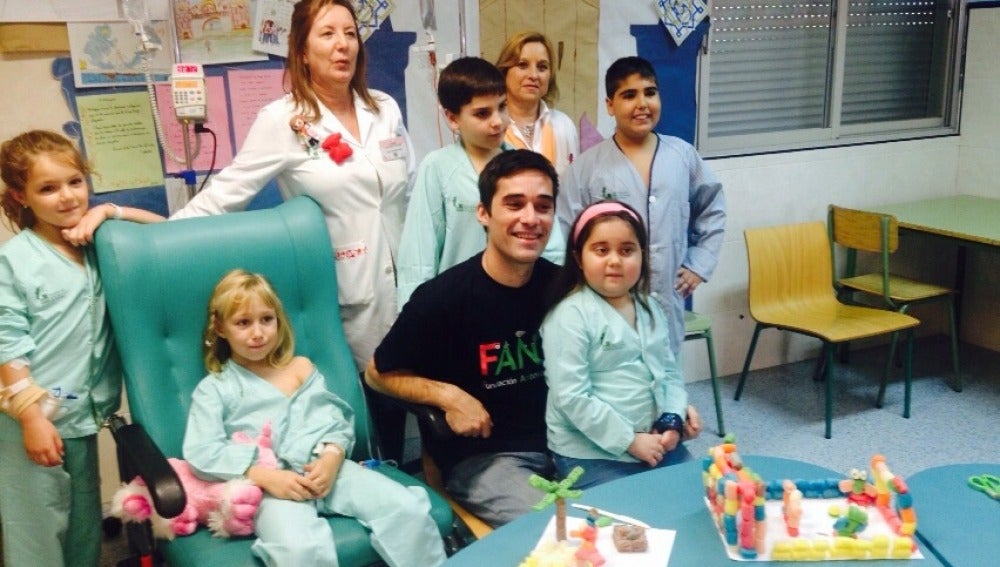 Jordi Cruz en el Hospital Materno Infantil de Badajoz