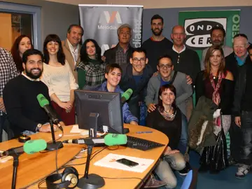Clases de reporterismo en el nuevo taller de radio con Carlos León Clases de reporterismo en el nuevo taller de radio con Carlos León