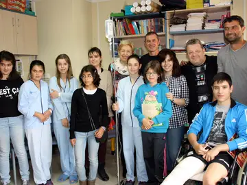 Chicote y Susi cocinan sonrisas entre los más pequeños del Hospital Virgen de la Luz de Cuenca Chicote y Susi cocinan sonrisas entre los más pequeños del Hospital Virgen de la Luz de Cuenca