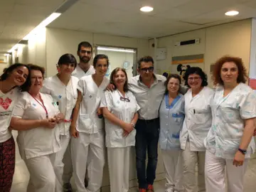 Andreu Buenafuente reparte besos a los niños del H. Vall D’ Hebrón en el Día del Niño Hospitalizado Andreu Buenafuente reparte besos a los niños del H. Vall D’ Hebrón en el Día del Niño Hospitalizado