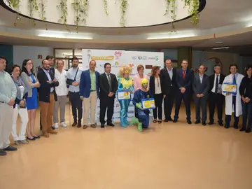 El Hospital de Albacete se llena de superhéroes para ayudar a niños con cáncer El Hospital de Albacete se llena de superhéroes para ayudar a niños con cáncer