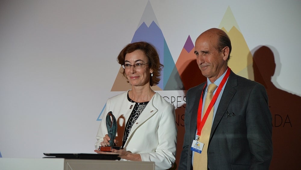 Carmen Bieger, directora de la Fundación Atresmedia, con Rafael Caamaño, presidente de CECE Sevilla y CECE Andalucía. 