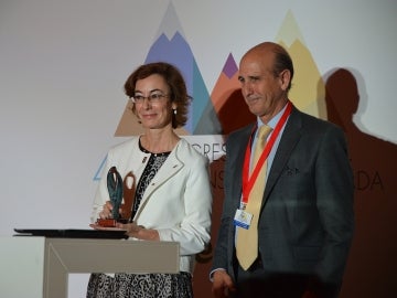 Carmen Bieger, directora de la Fundación Atresmedia, con Rafael Caamaño, presidente de CECE Sevilla y CECE Andalucía. 