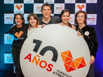 Lary León, coordinadora de Proyectos y Contenidos de la Fundación Atresmedia, Angy, Manel Fuentes, Roko, y Carmen Bieger, directora de la Fundación Atresmedia 