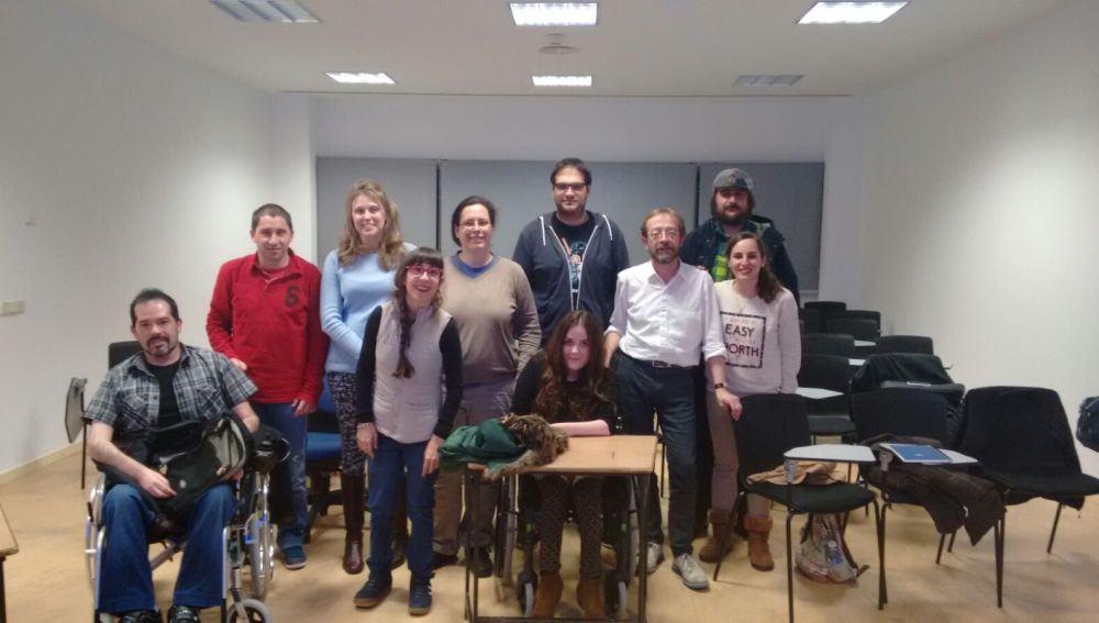 Los alumnos en el taller de guion creativo