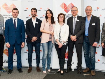 De izquierda a derecha, Luis Mart&iacute;n (Barrabes.biz); Jorge Planes (PwC); Pedro Claver&iacute;a (Cuponation Espa&ntilde;a, Italia M&eacute;xico); Esther Vaquero (Antena 3); Carmen Bieger (Fundaci&oacute;n ATRESMEDIA); Jes&uacute;s D&iacute;az de la Hoz (Fundaci&oacute;n PwC); Jaume Gurt (Schibsted Spain) y Marta Colomina (Fundaci&oacute;n PwC), en la presentaci&oacute;n del estudio &lsquo;Los empleos del futuro en el sector audiovisual&rsquo;. 