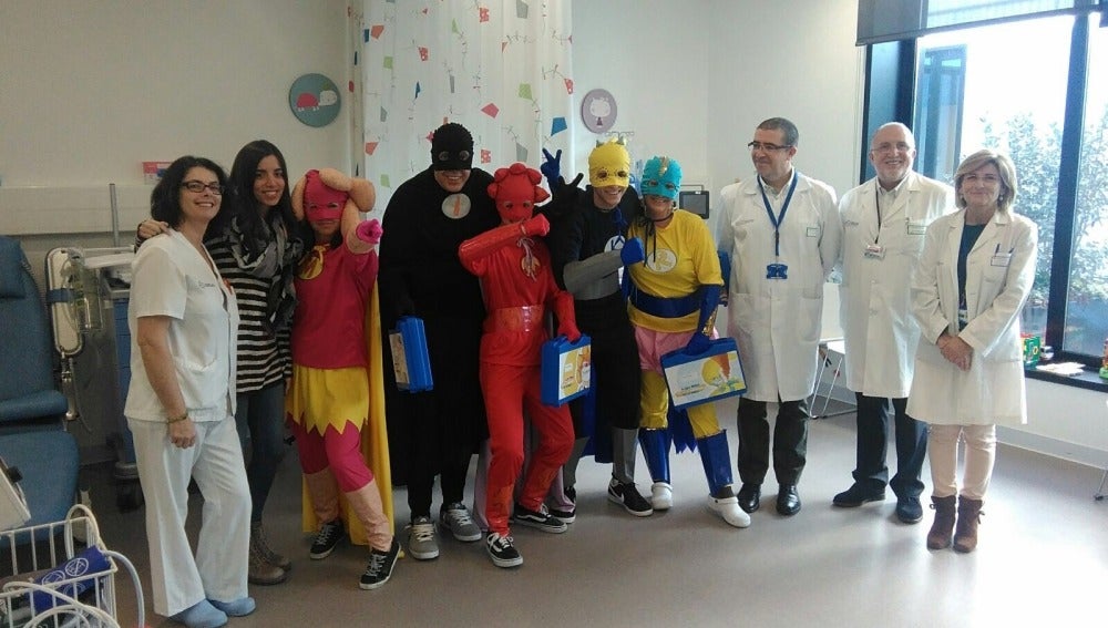 Seis superhéroes llegan a Galicia para ayudar a niños con cáncer 