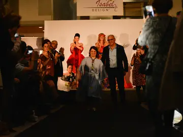 Lady Isabel, la primera diseñadora con Síndrome de Down, presenta su colección en la Madrid Fashion Week Lady Isabel, la primera diseñadora con Síndrome de Down, presenta su colección en la Madrid Fashion Week