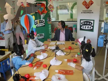 La voz de Onda Cero se acerca a los niños del Gregorio Marañón La voz de Onda Cero se acerca a los niños del Gregorio Marañón