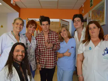 Los Gemeliers cantan y bailan con los niños del Hospital Virgen de la Macarena Los Gemeliers cantan y bailan con los niños del Hospital Virgen de la Macarena