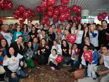Un mar de besos y sonrisas en 180 hospitales de toda España Un mar de besos y sonrisas en 180 hospitales de toda España