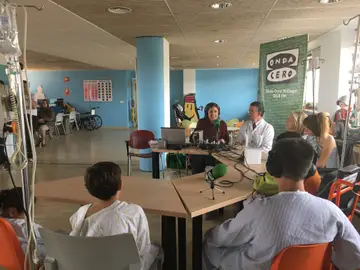 Onda Cero comparte una jornada de radio con los niños ingresados Onda Cero comparte una jornada de radio con los niños ingresados