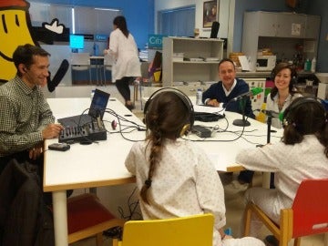 La magia de Onda Cero llega al Hospital Clínico de Santiago