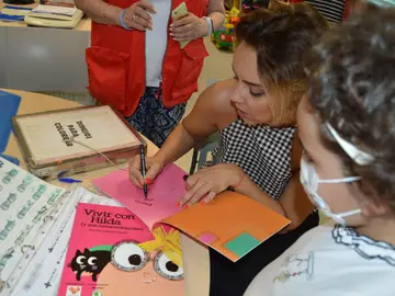 La visita solidaria de Chenoa a los niños ingresados en el Hospital Son Espases de Palma La visita solidaria de Chenoa a los niños ingresados en el Hospital Son Espases de Palma