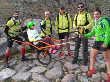 Por primera vez una persona con discapacidad sube a la Laguna Grandes de Gredos