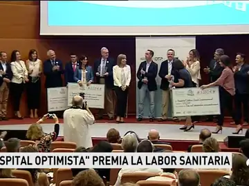 Los hospitales más optimistas y humanos de 2017 reciben su galardón Los hospitales más optimistas y humanos de 2017 reciben su galardón