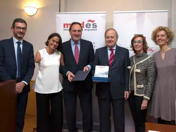 La Fundación Lilly concede el premio 'MEDES 2017' a Canal FAN3 La Fundación Lilly concede el premio 'MEDES 2017' a Canal FAN3