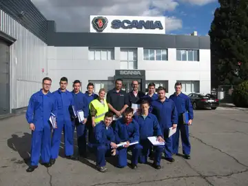 EFA Moratalaz y Scania renuevan su programa de FP Dual EFA Moratalaz y Scania renuevan su programa de FP Dual