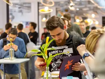 El Salón Europeo del Estudiante y el Empleo reúne a miles de jóvenes El Salón Europeo del Estudiante y el Empleo reúne a miles de jóvenes