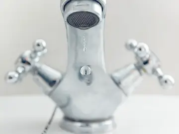 ‘SmartWater’: el invento de dos fontaneros que permite ahorrar 500 euros al año en agua ‘SmartWater’: el invento de dos fontaneros que permite ahorrar 500 euros al año en agua