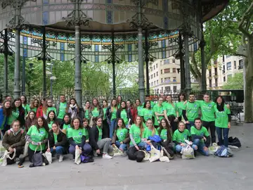 Los alumnos de Formación Profesional de Easo Politeknikoa ayudan a las personas mayores Los alumnos de Formación Profesional de Easo Politeknikoa ayudan a las personas mayores