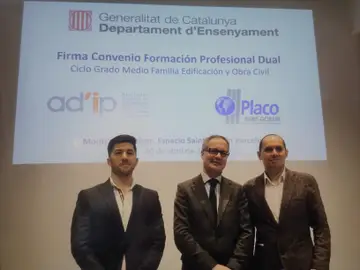 Saint-Gobain Placo y AD'IP firman un convenio para mejorar la cualificación profesional del sector de la construcción Saint-Gobain Placo y AD'IP firman un convenio para mejorar la cualificación profesional del sector de la construcción
